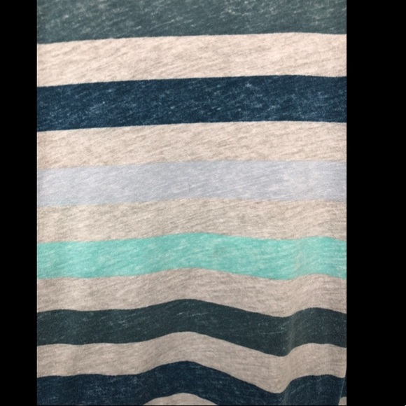 On The Byas Grey T-shirt with stripes in various shades of blue. - Picture 3 of 4